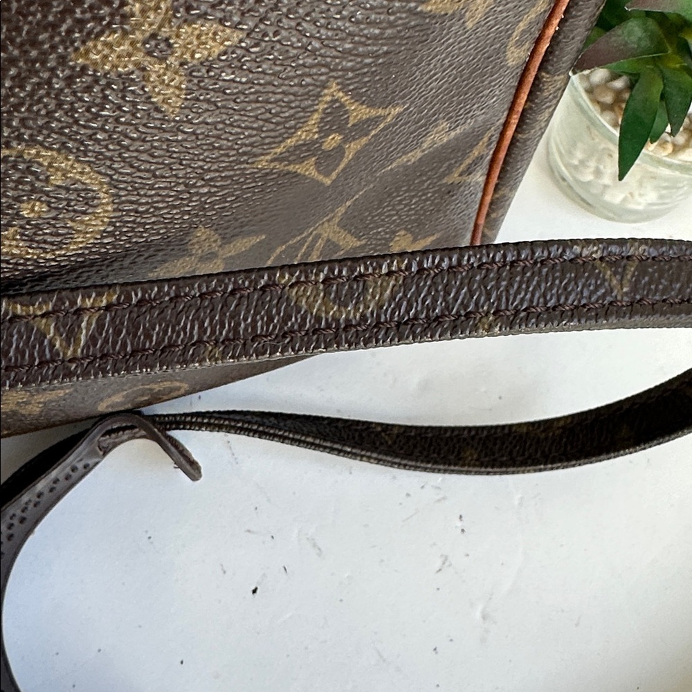 Louis Vuitton Monogram Crossbody Date Code MI 871… - image 2